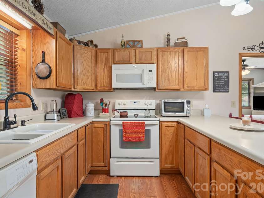 43 Thoren Court, Clyde, NC 28721.  MLS# CAR4415491, YatesRealty ID 45951. 