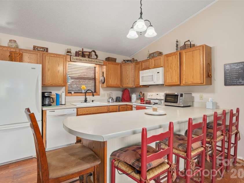 43 Thoren Court, Clyde, NC 28721.  MLS# CAR4415491, YatesRealty ID 45951. 