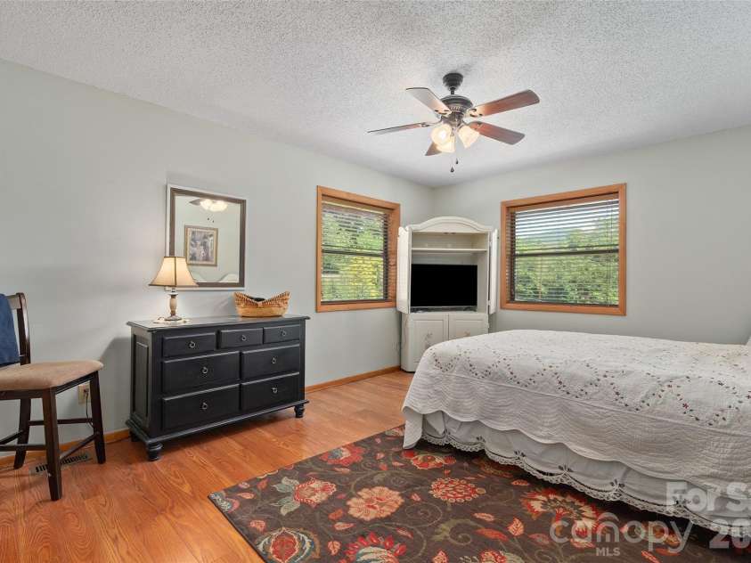 43 Thoren Court, Clyde, NC 28721.  MLS# CAR4415491, YatesRealty ID 45951. 