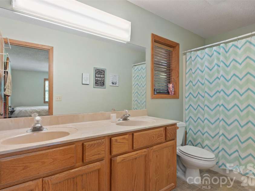 43 Thoren Court, Clyde, NC 28721.  MLS# CAR4415491, YatesRealty ID 45951. 