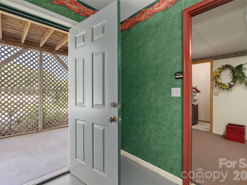 43 Thoren Court, Clyde, NC 28721.  MLS# CAR4415491, YatesRealty ID 45951. 