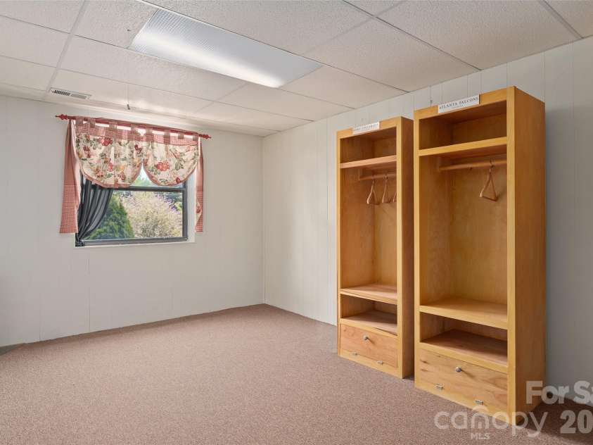 43 Thoren Court, Clyde, NC 28721.  MLS# CAR4415491, YatesRealty ID 45951. 