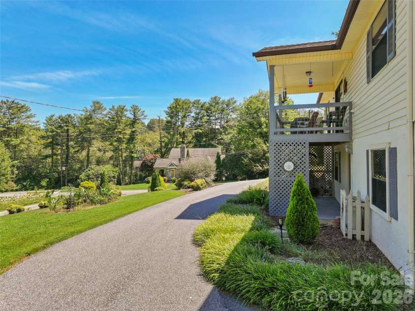 43 Thoren Court, Clyde, NC 28721.  MLS# CAR4415491, YatesRealty ID 45951. 