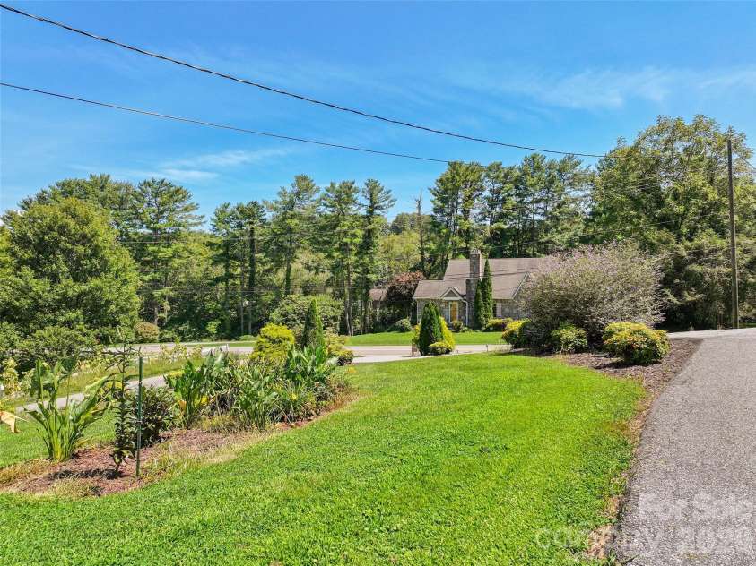 43 Thoren Court, Clyde, NC 28721.  MLS# CAR4415491, YatesRealty ID 45951. 