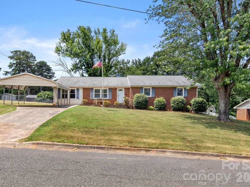 307 Somerset Drive, Kings Mountain, NC 28086.  MLS# CAR4406255, YatesRealty ID 45960. 