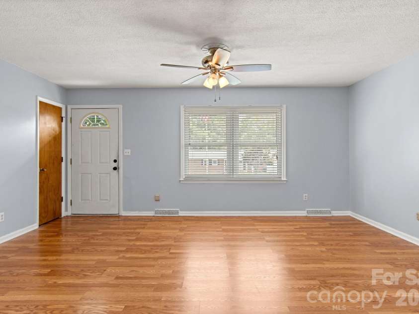 307 Somerset Drive, Kings Mountain, NC 28086.  MLS# CAR4406255, YatesRealty ID 45960. 