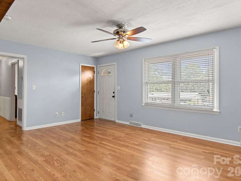 307 Somerset Drive, Kings Mountain, NC 28086.  MLS# CAR4406255, YatesRealty ID 45960. 