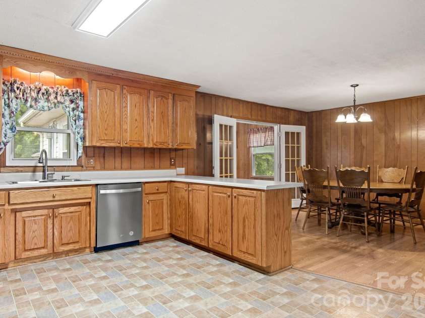 307 Somerset Drive, Kings Mountain, NC 28086.  MLS# CAR4406255, YatesRealty ID 45960. 