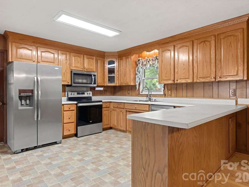 307 Somerset Drive, Kings Mountain, NC 28086.  MLS# CAR4406255, YatesRealty ID 45960. 