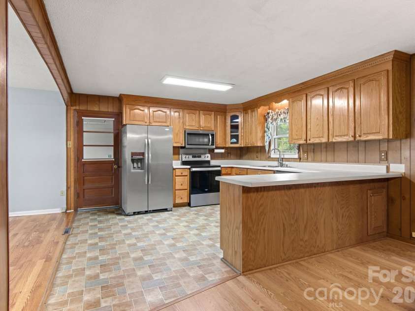 307 Somerset Drive, Kings Mountain, NC 28086.  MLS# CAR4406255, YatesRealty ID 45960. 
