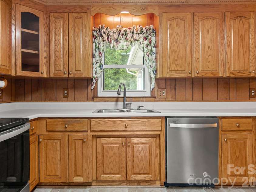 307 Somerset Drive, Kings Mountain, NC 28086.  MLS# CAR4406255, YatesRealty ID 45960. 