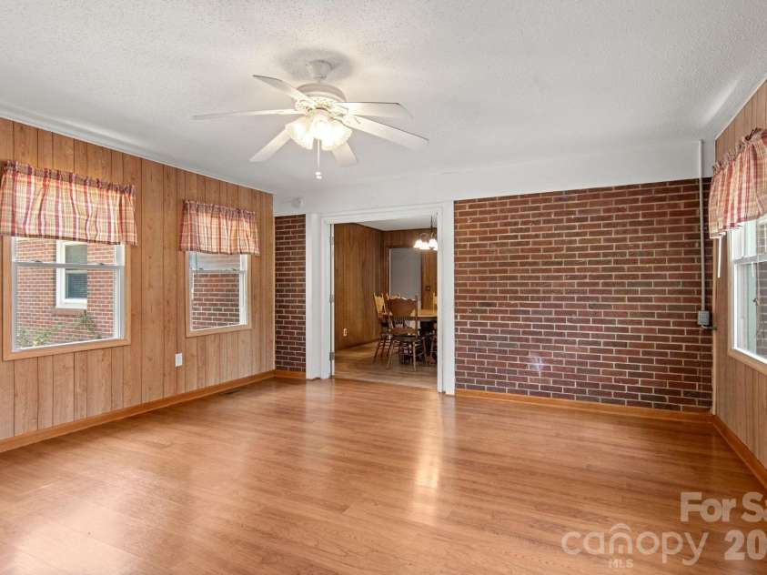 307 Somerset Drive, Kings Mountain, NC 28086.  MLS# CAR4406255, YatesRealty ID 45960. 
