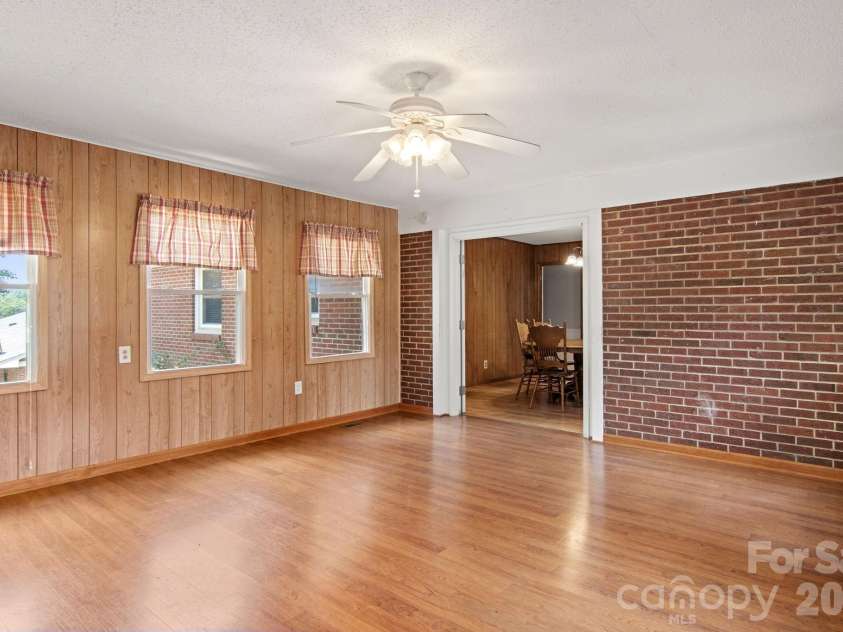 307 Somerset Drive, Kings Mountain, NC 28086.  MLS# CAR4406255, YatesRealty ID 45960. 
