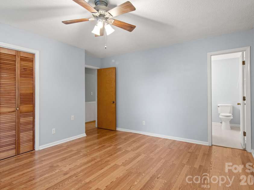 307 Somerset Drive, Kings Mountain, NC 28086.  MLS# CAR4406255, YatesRealty ID 45960. 