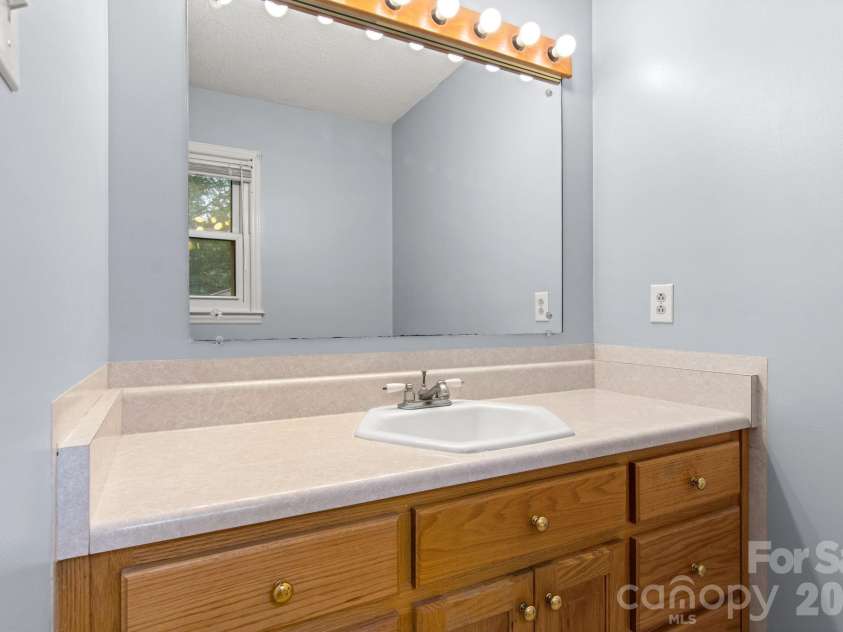 307 Somerset Drive, Kings Mountain, NC 28086.  MLS# CAR4406255, YatesRealty ID 45960. 