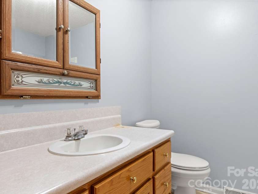 307 Somerset Drive, Kings Mountain, NC 28086.  MLS# CAR4406255, YatesRealty ID 45960. 