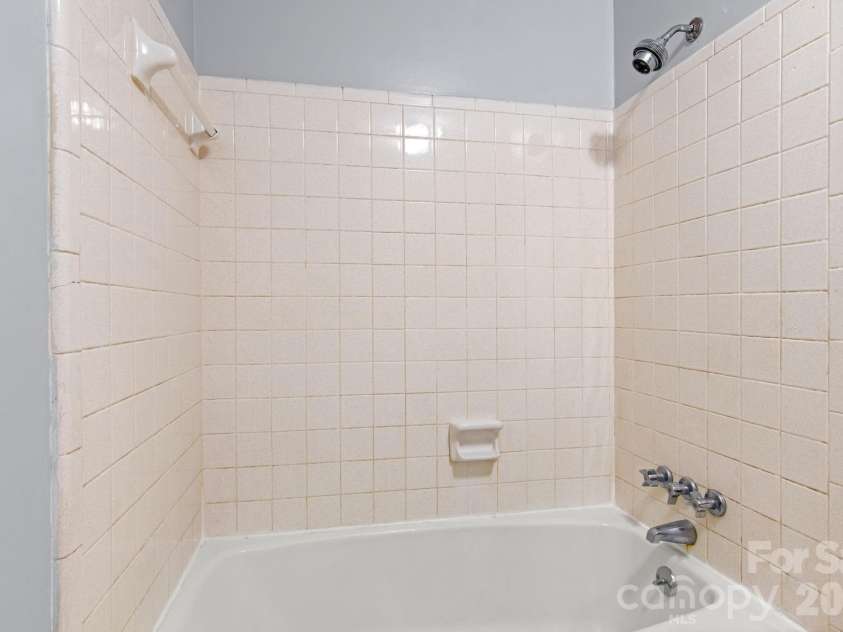 307 Somerset Drive, Kings Mountain, NC 28086.  MLS# CAR4406255, YatesRealty ID 45960. 