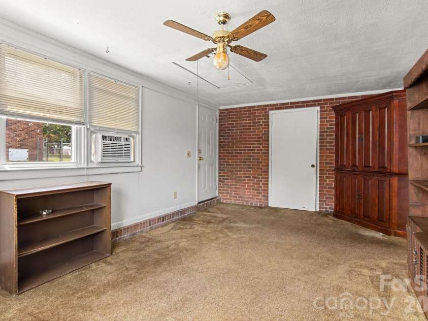 307 Somerset Drive, Kings Mountain, NC 28086.  MLS# CAR4406255, YatesRealty ID 45960. 