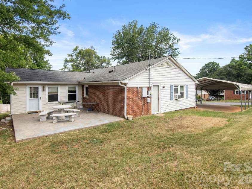 307 Somerset Drive, Kings Mountain, NC 28086.  MLS# CAR4406255, YatesRealty ID 45960. 