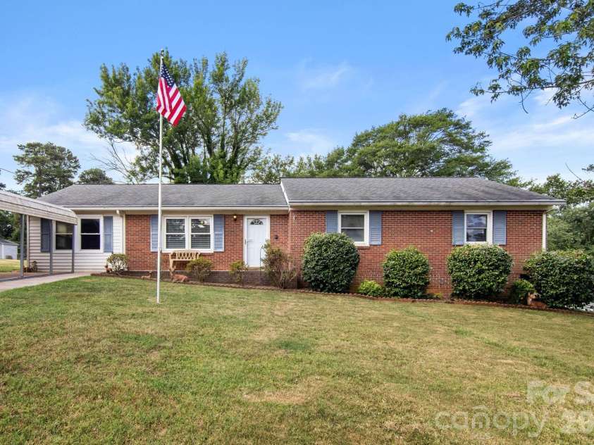307 Somerset Drive, Kings Mountain, NC 28086.  MLS# CAR4406255, YatesRealty ID 45960. 