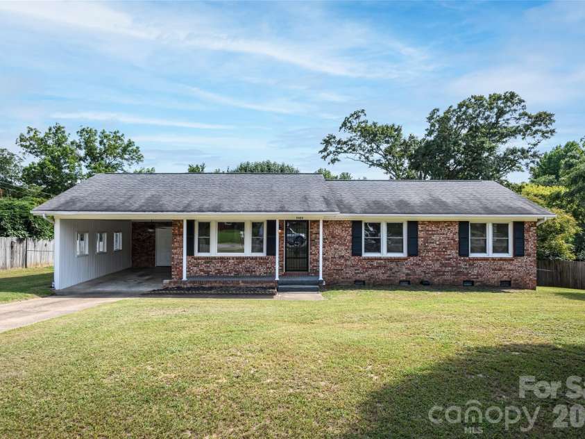 5426 Oakcrest Road, Sumter, SC 29154.  MLS# CAR4412040, YatesRealty ID 45961. 