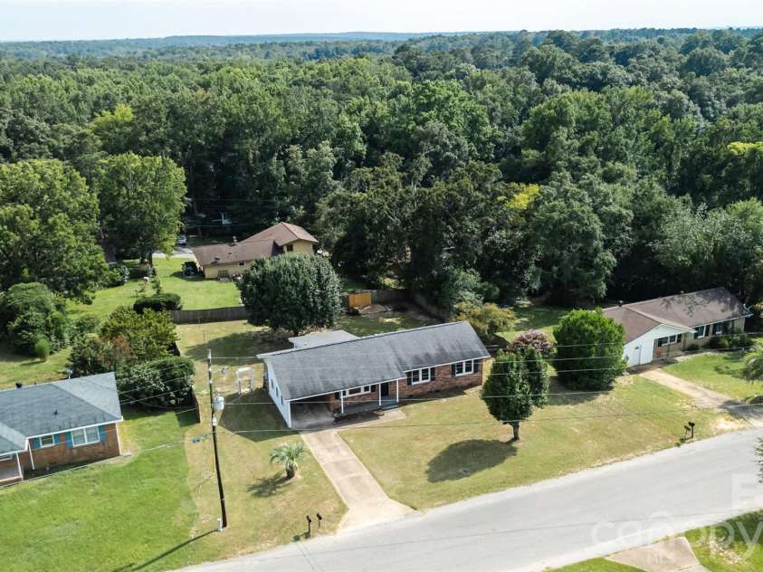 5426 Oakcrest Road, Sumter, SC 29154.  MLS# CAR4412040, YatesRealty ID 45961. 