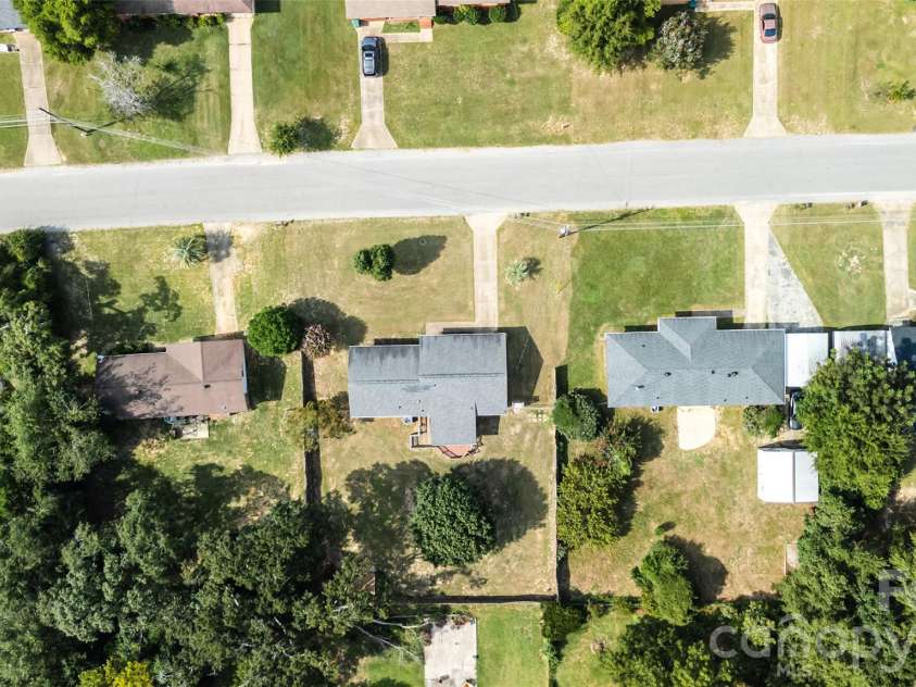 5426 Oakcrest Road, Sumter, SC 29154.  MLS# CAR4412040, YatesRealty ID 45961. 