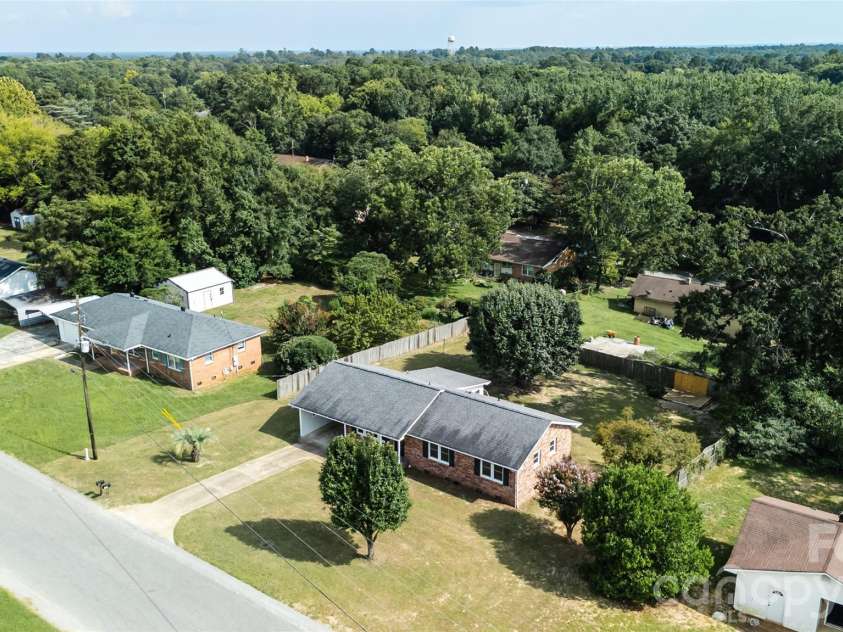 5426 Oakcrest Road, Sumter, SC 29154.  MLS# CAR4412040, YatesRealty ID 45961. 