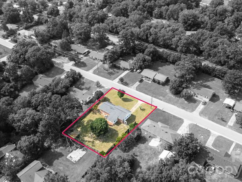 5426 Oakcrest Road, Sumter, SC 29154.  MLS# CAR4412040, YatesRealty ID 45961. 