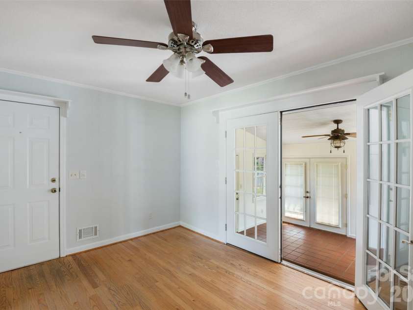 5426 Oakcrest Road, Sumter, SC 29154.  MLS# CAR4412040, YatesRealty ID 45961. 