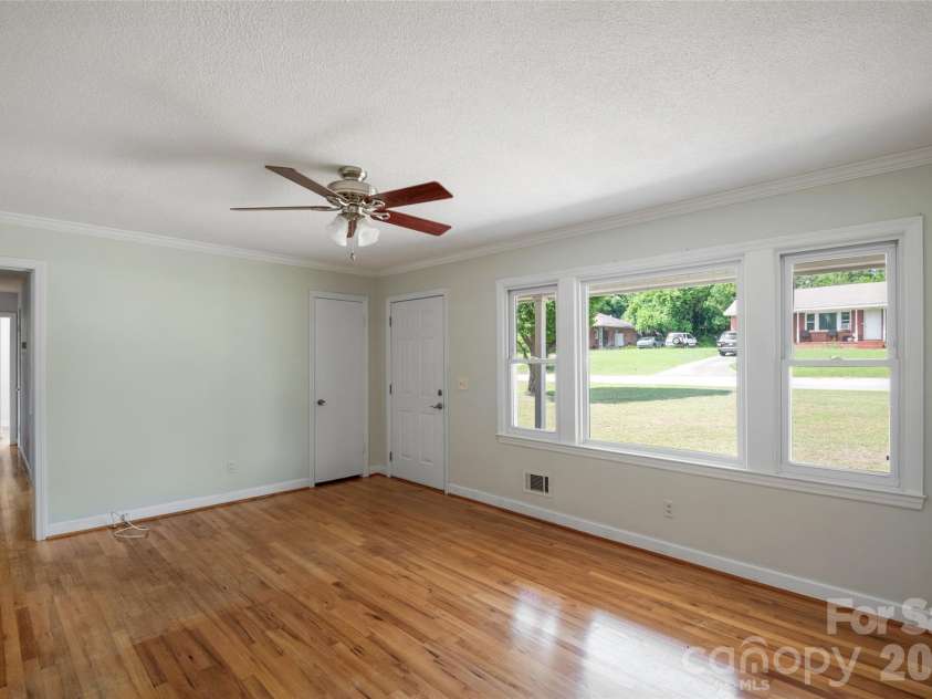 5426 Oakcrest Road, Sumter, SC 29154.  MLS# CAR4412040, YatesRealty ID 45961. 