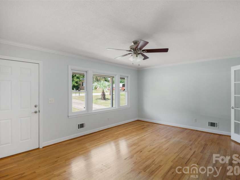 5426 Oakcrest Road, Sumter, SC 29154.  MLS# CAR4412040, YatesRealty ID 45961. 