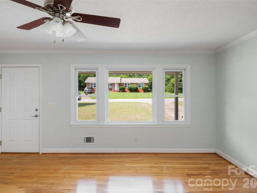 5426 Oakcrest Road, Sumter, SC 29154.  MLS# CAR4412040, YatesRealty ID 45961. 