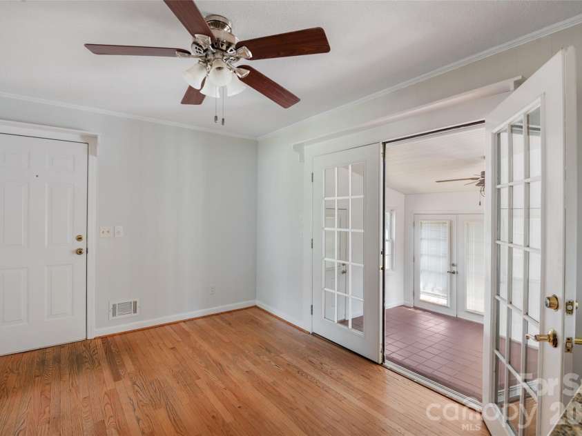 5426 Oakcrest Road, Sumter, SC 29154.  MLS# CAR4412040, YatesRealty ID 45961. 