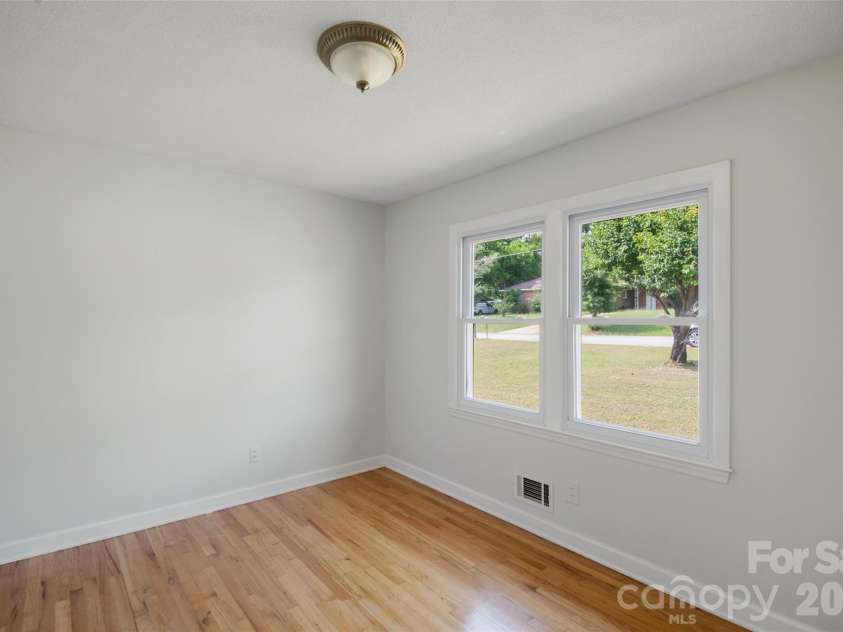 5426 Oakcrest Road, Sumter, SC 29154.  MLS# CAR4412040, YatesRealty ID 45961. 