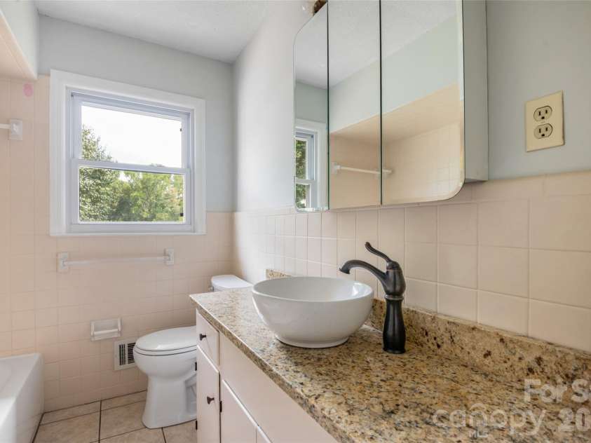 5426 Oakcrest Road, Sumter, SC 29154.  MLS# CAR4412040, YatesRealty ID 45961. 