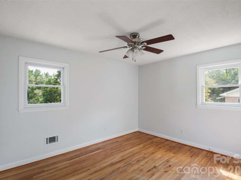 5426 Oakcrest Road, Sumter, SC 29154.  MLS# CAR4412040, YatesRealty ID 45961. 