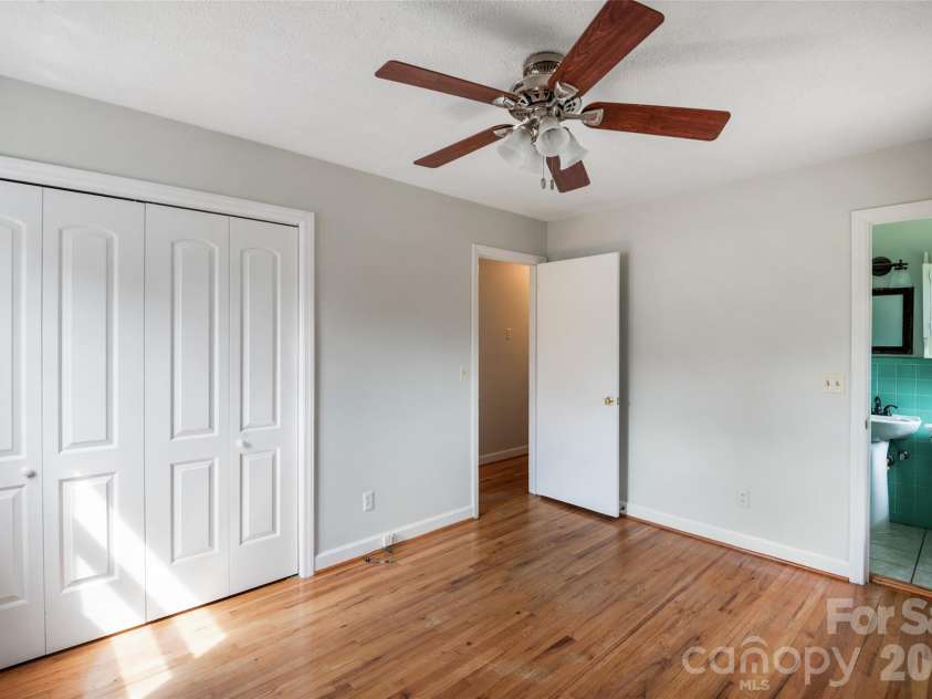 5426 Oakcrest Road, Sumter, SC 29154.  MLS# CAR4412040, YatesRealty ID 45961. 