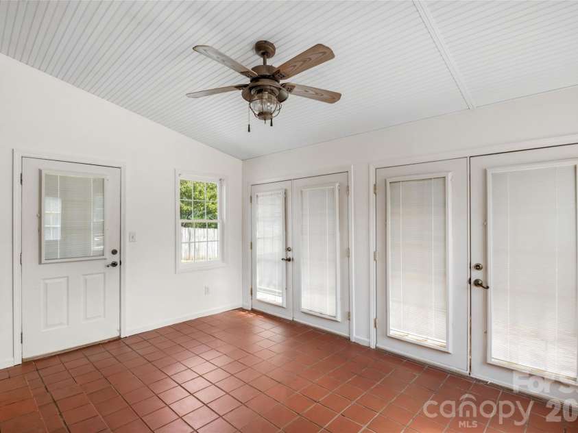 5426 Oakcrest Road, Sumter, SC 29154.  MLS# CAR4412040, YatesRealty ID 45961. 