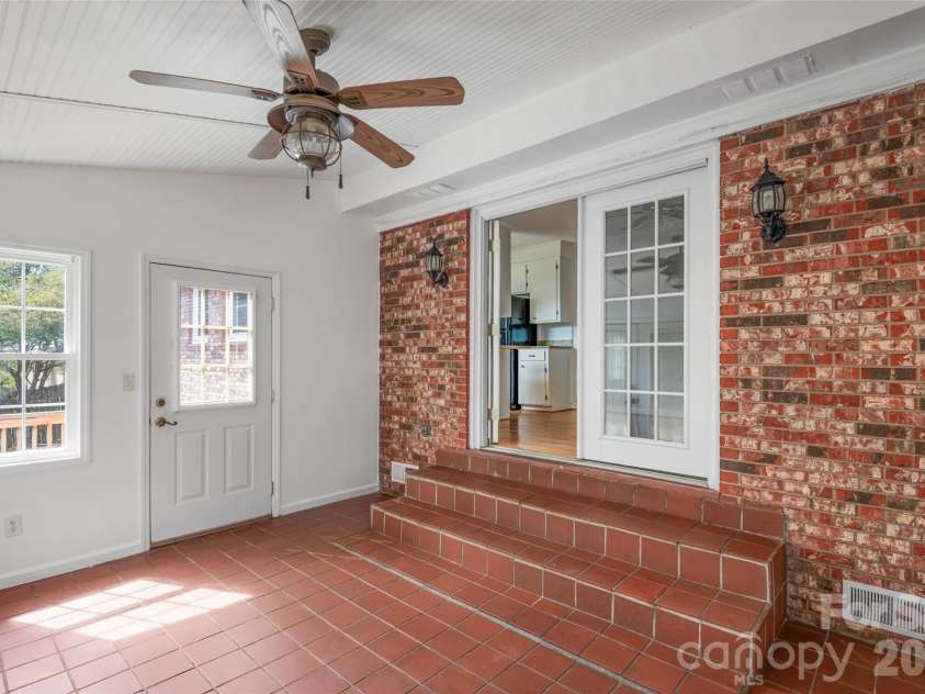5426 Oakcrest Road, Sumter, SC 29154.  MLS# CAR4412040, YatesRealty ID 45961. 