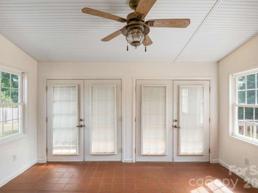 5426 Oakcrest Road, Sumter, SC 29154.  MLS# CAR4412040, YatesRealty ID 45961. 
