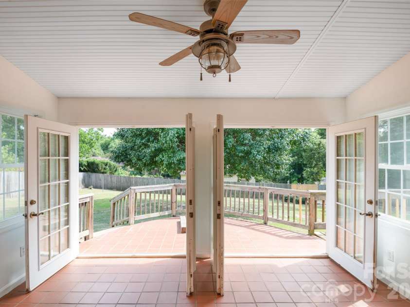 5426 Oakcrest Road, Sumter, SC 29154.  MLS# CAR4412040, YatesRealty ID 45961. 