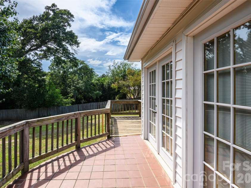 5426 Oakcrest Road, Sumter, SC 29154.  MLS# CAR4412040, YatesRealty ID 45961. 