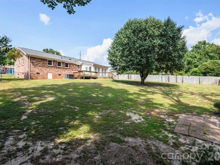 5426 Oakcrest Road, Sumter, SC 29154.  MLS# CAR4412040, YatesRealty ID 45961. 