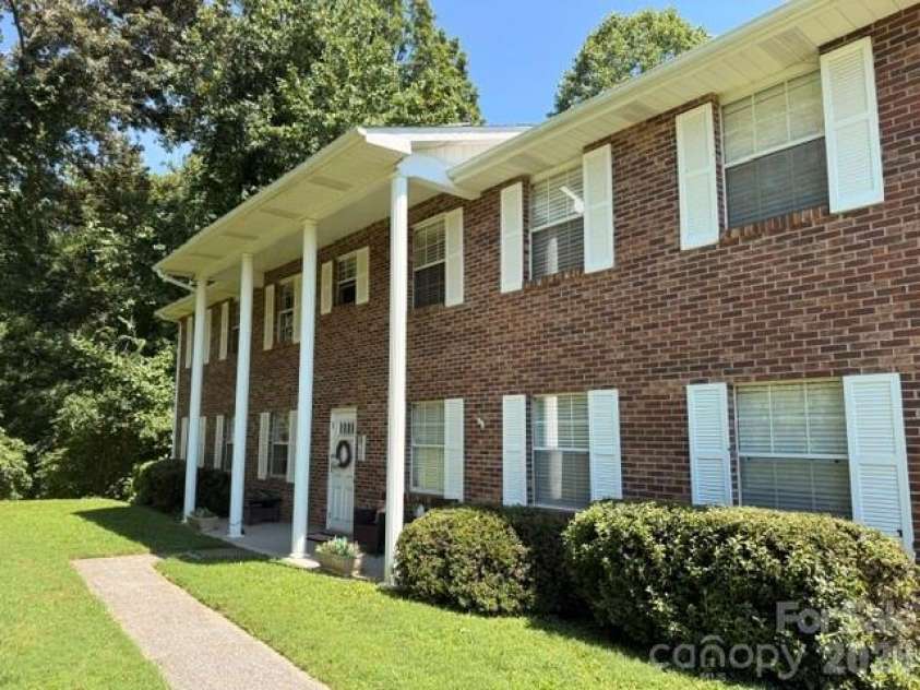 116 Falling Waters Road, Hendersonville, NC 28792.  MLS# CAR4416579, YatesRealty ID 45962. 
