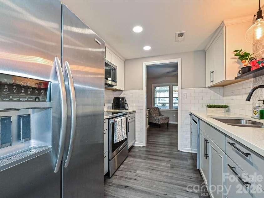 8069 Regent Park Lane, Charlotte, NC 28210.  MLS# CAR4415481, YatesRealty ID 45964. 