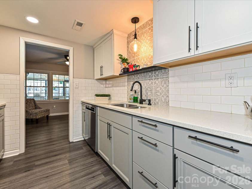 8069 Regent Park Lane, Charlotte, NC 28210.  MLS# CAR4415481, YatesRealty ID 45964. 