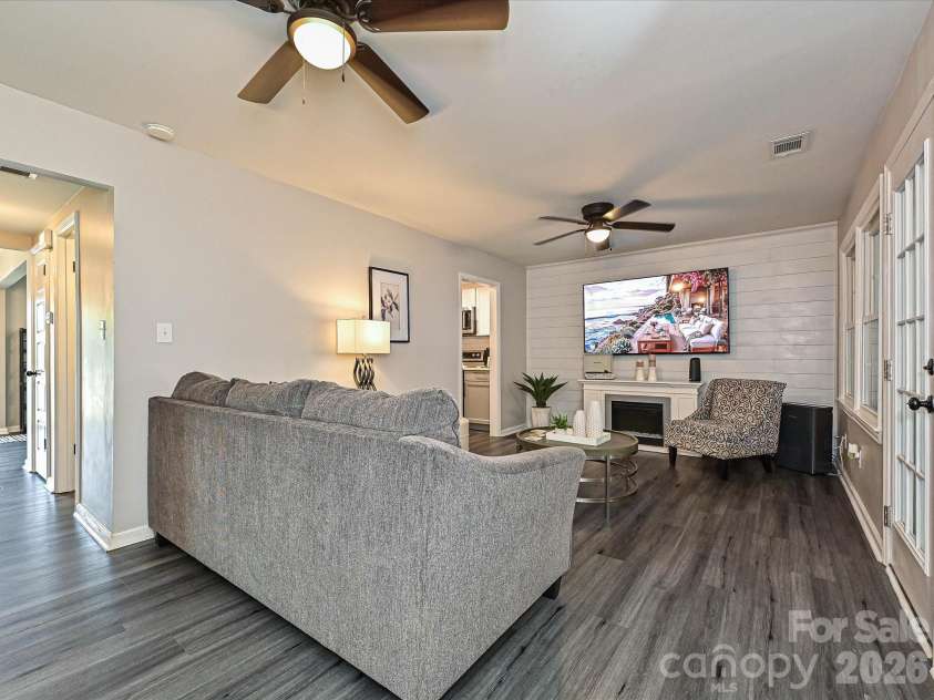 8069 Regent Park Lane, Charlotte, NC 28210.  MLS# CAR4415481, YatesRealty ID 45964. 