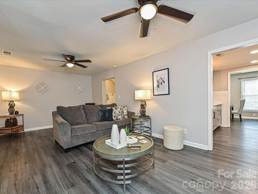 8069 Regent Park Lane, Charlotte, NC 28210.  MLS# CAR4415481, YatesRealty ID 45964. 
