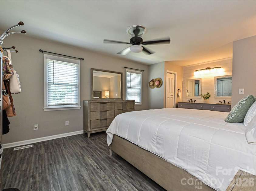 8069 Regent Park Lane, Charlotte, NC 28210.  MLS# CAR4415481, YatesRealty ID 45964. 